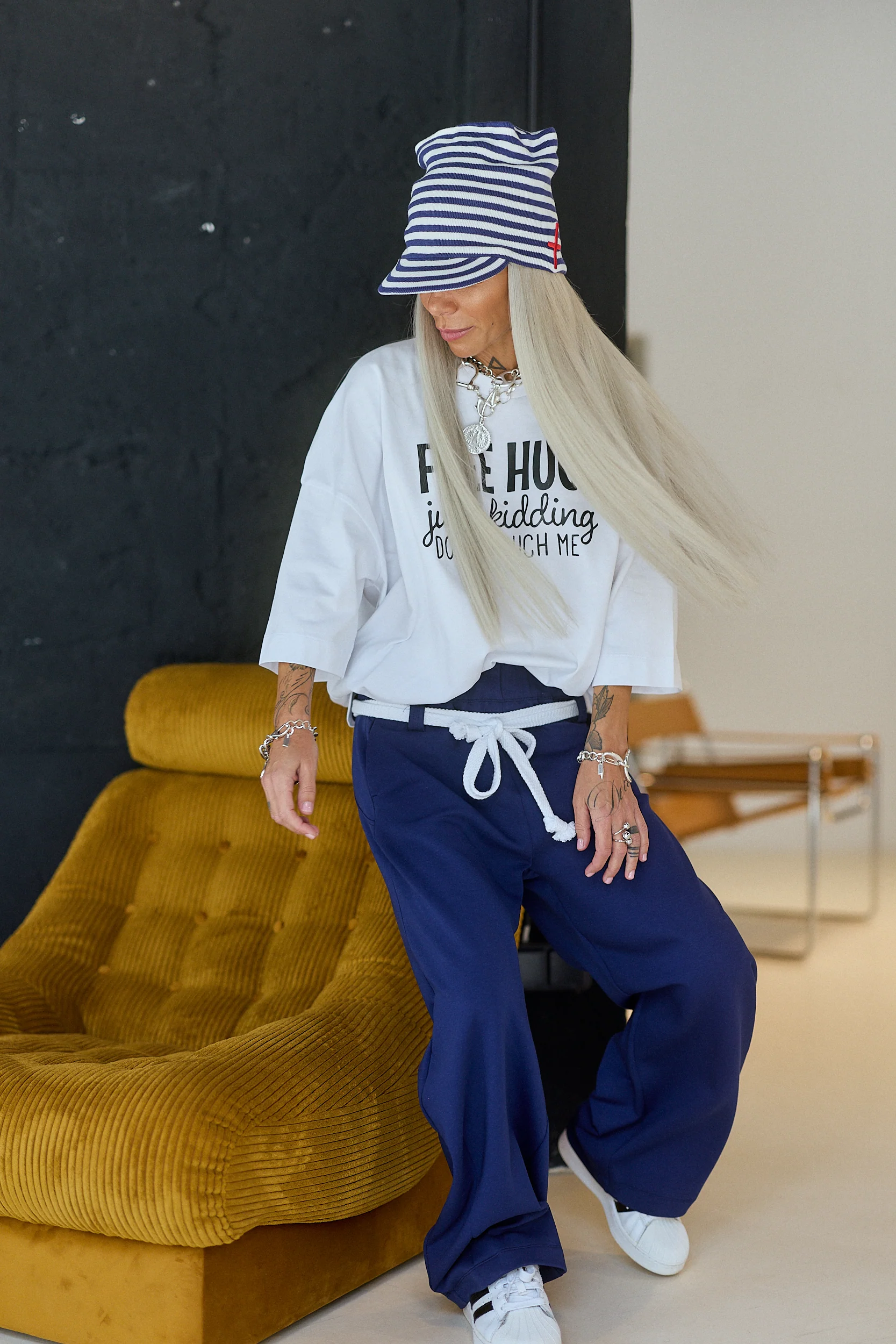 Oversized Graphic T-Shirt β Free Hugs - Image 11